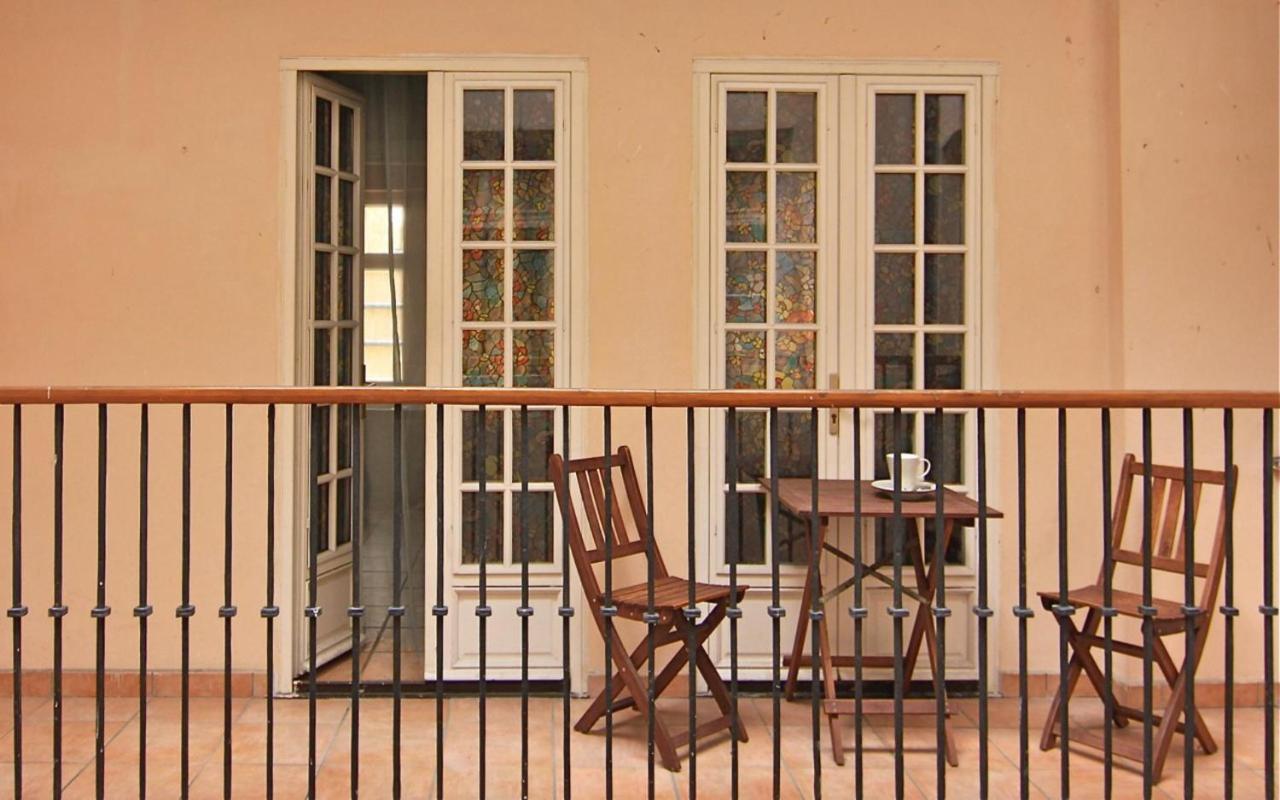 Historical Apartment With Balcony Prága Kültér fotó